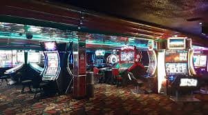 Tampilan dashboard permainan kasino langsung m11 toto dengan meja roulette dan baccarat